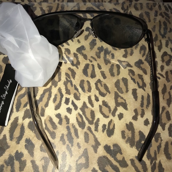 Quay Vivienne Aviator sunglasses - Picture 7 of 13